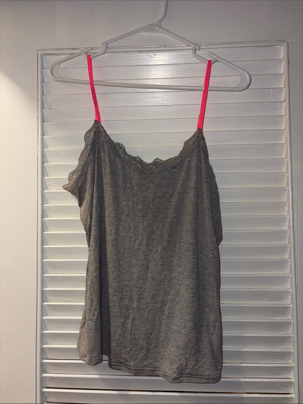 Trendy Women's Gray Lace-Trim Cami with Pink Straps🔥